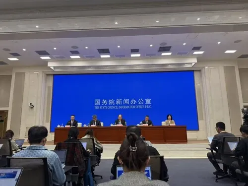China prevé fabricar más de 100.000 humanoides en 2026 y pide a tiendas y negocios abrir sus puertas a pruebas reales